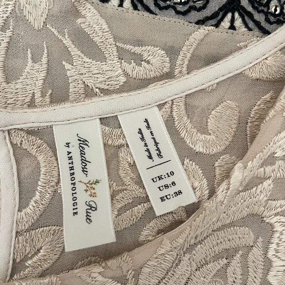 Anthropologie Meadow Rue Frieze Embroidered Top Size 38/6 Neutral - Picture 4 of 9